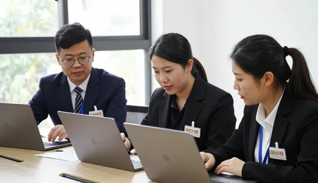 项目适用条件如何影响性能评估的准确性